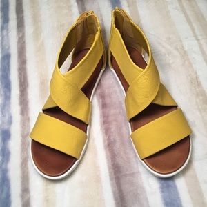 mia sandy sandal